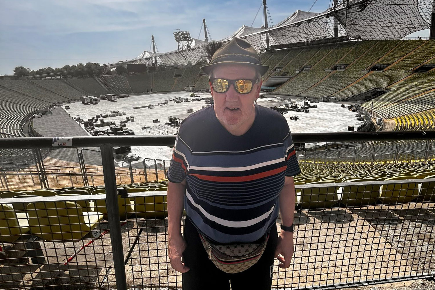Ein Urlauber im Olympia-Stadion.