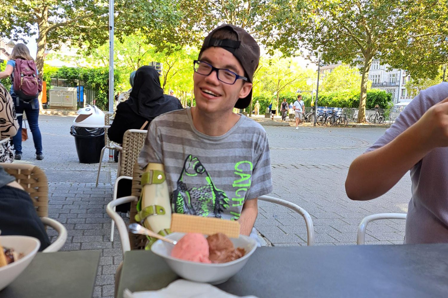 Eis essen beim Ausflug nach Wiesbaden.