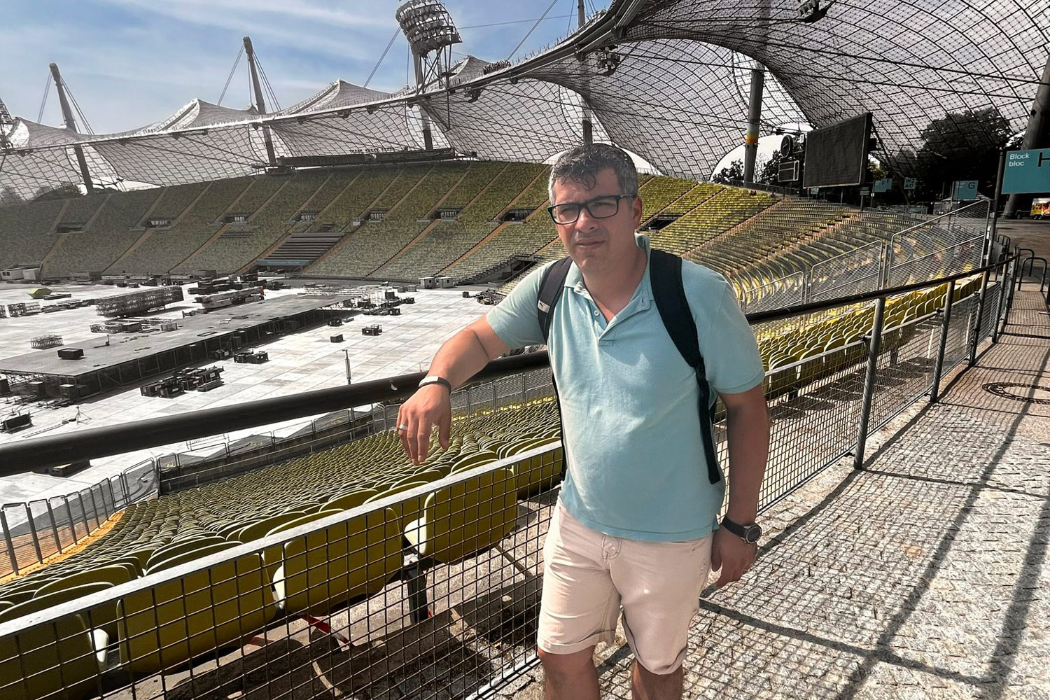 Ein Urlauber im Olympia-Stadion.