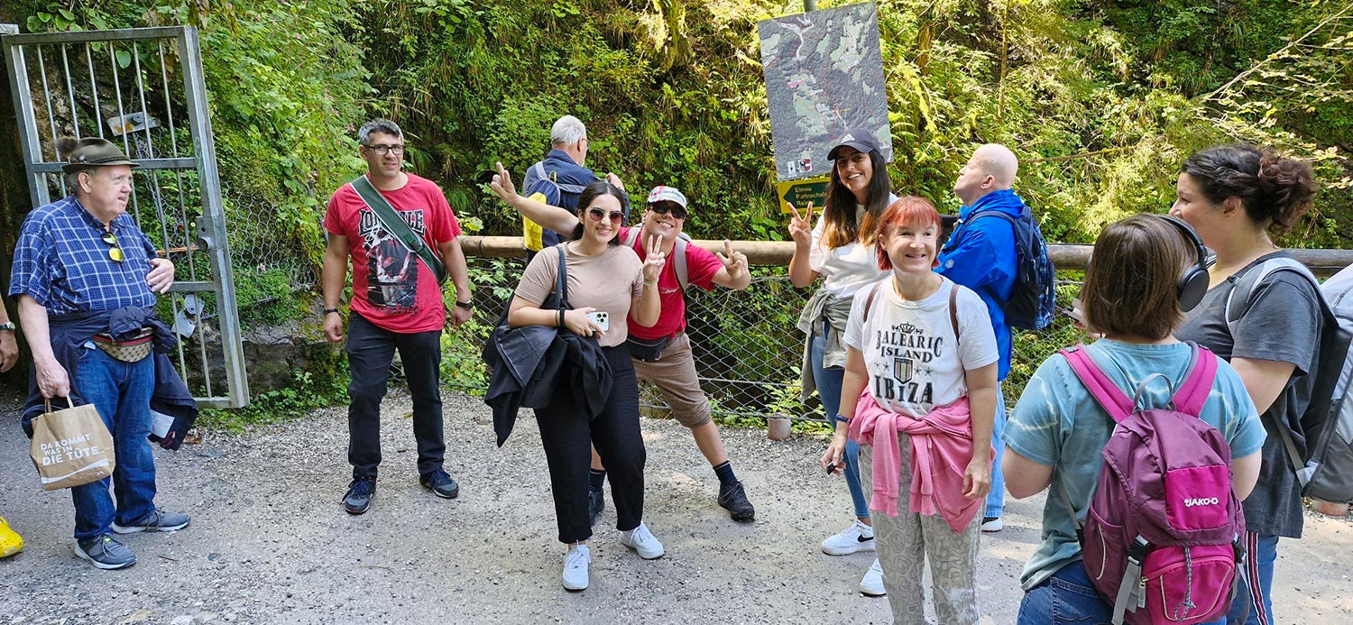 Gruppenfoto von der Reisegruppe bei der Pause.