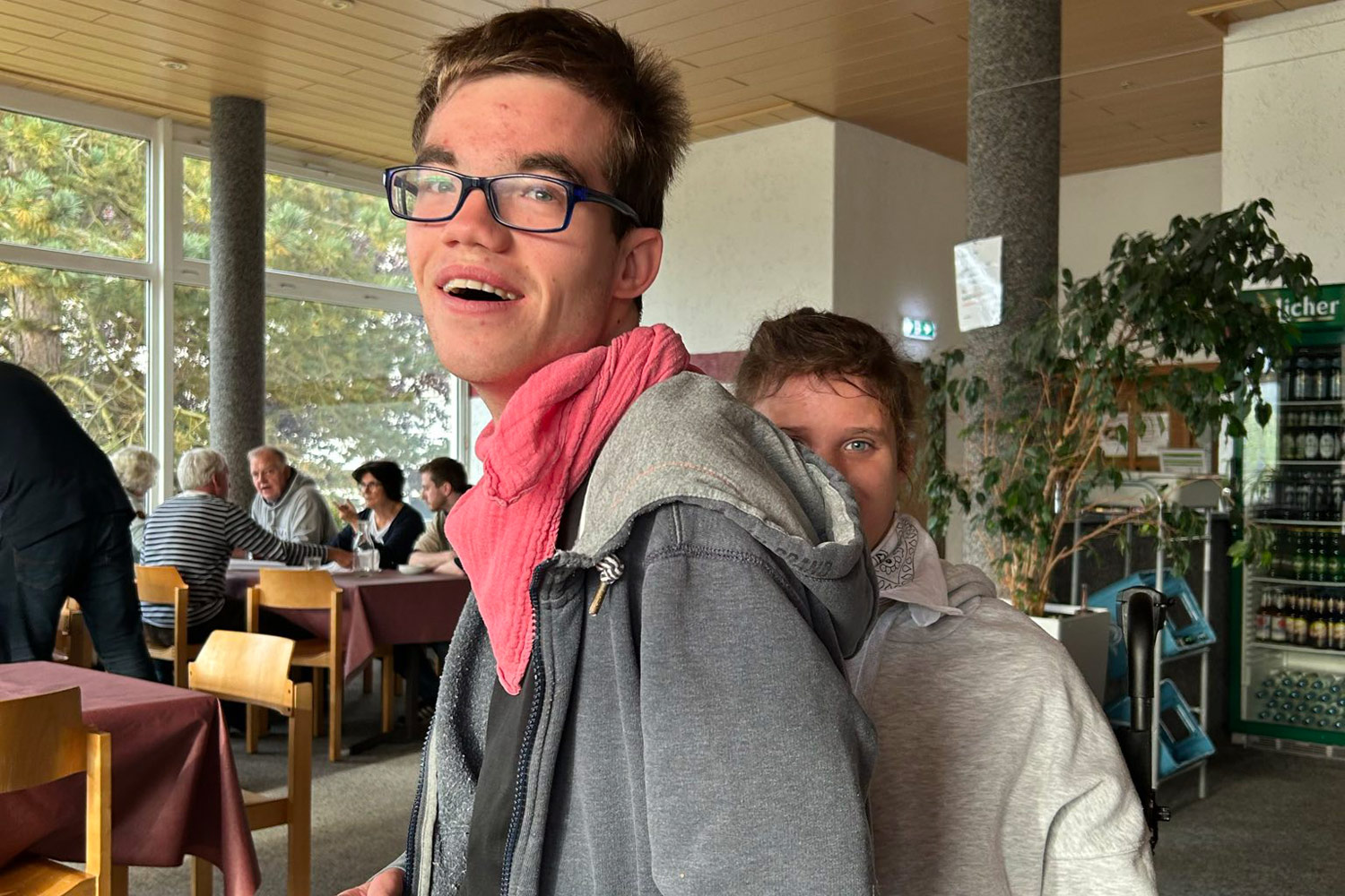 Auf Reisen lernt man neue Leute kennen.