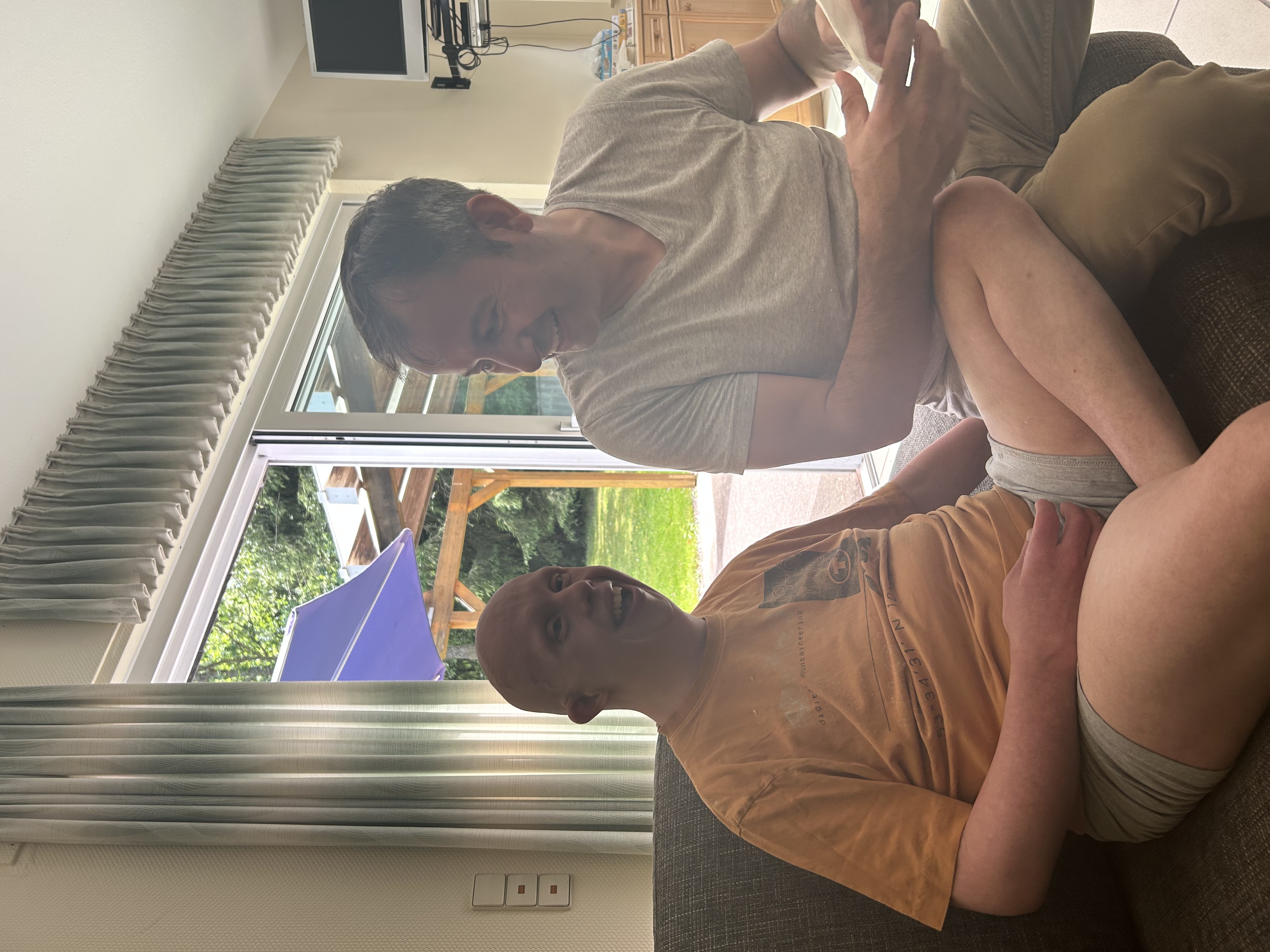 Beim Zusammensitzen gibt es viel zu lachen.