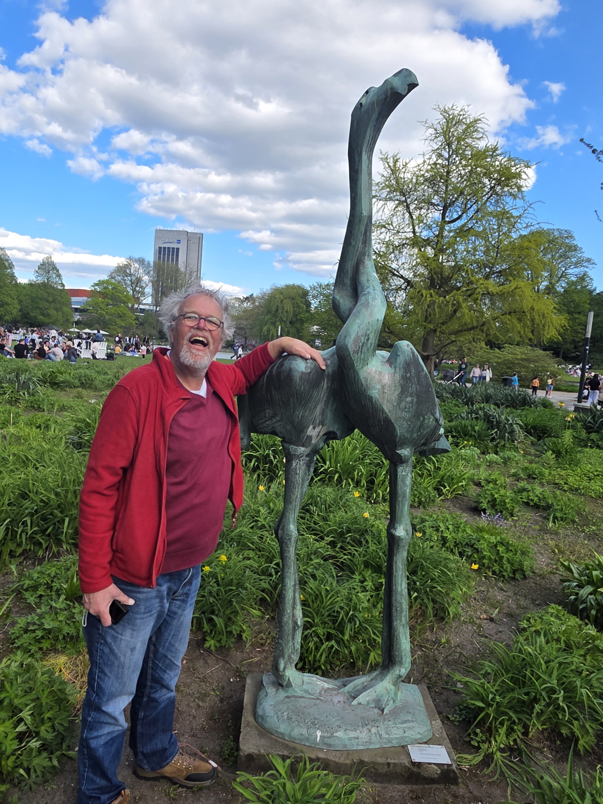 Ein reisender Künstler entdeckt neue Kunstwerke.