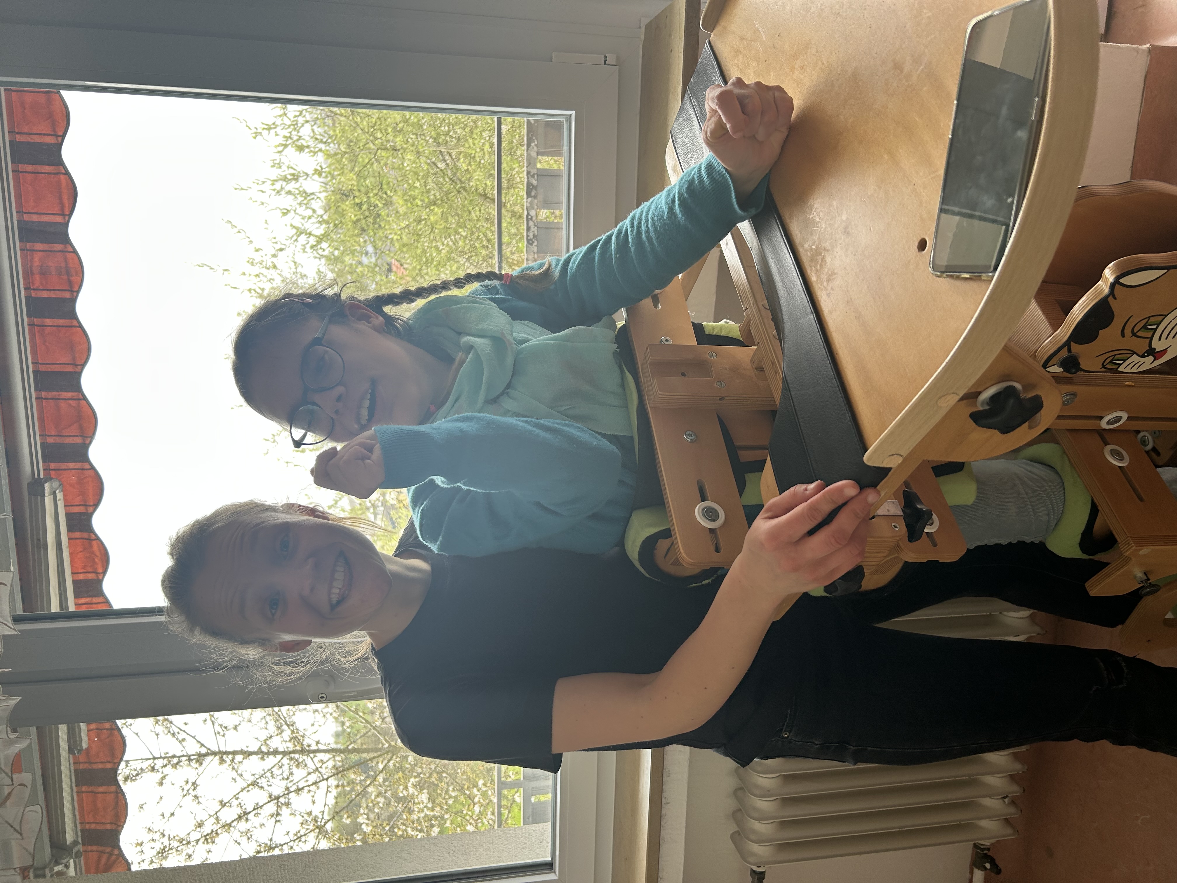 Auf Reisen haben wir viel Spaß zusammen.