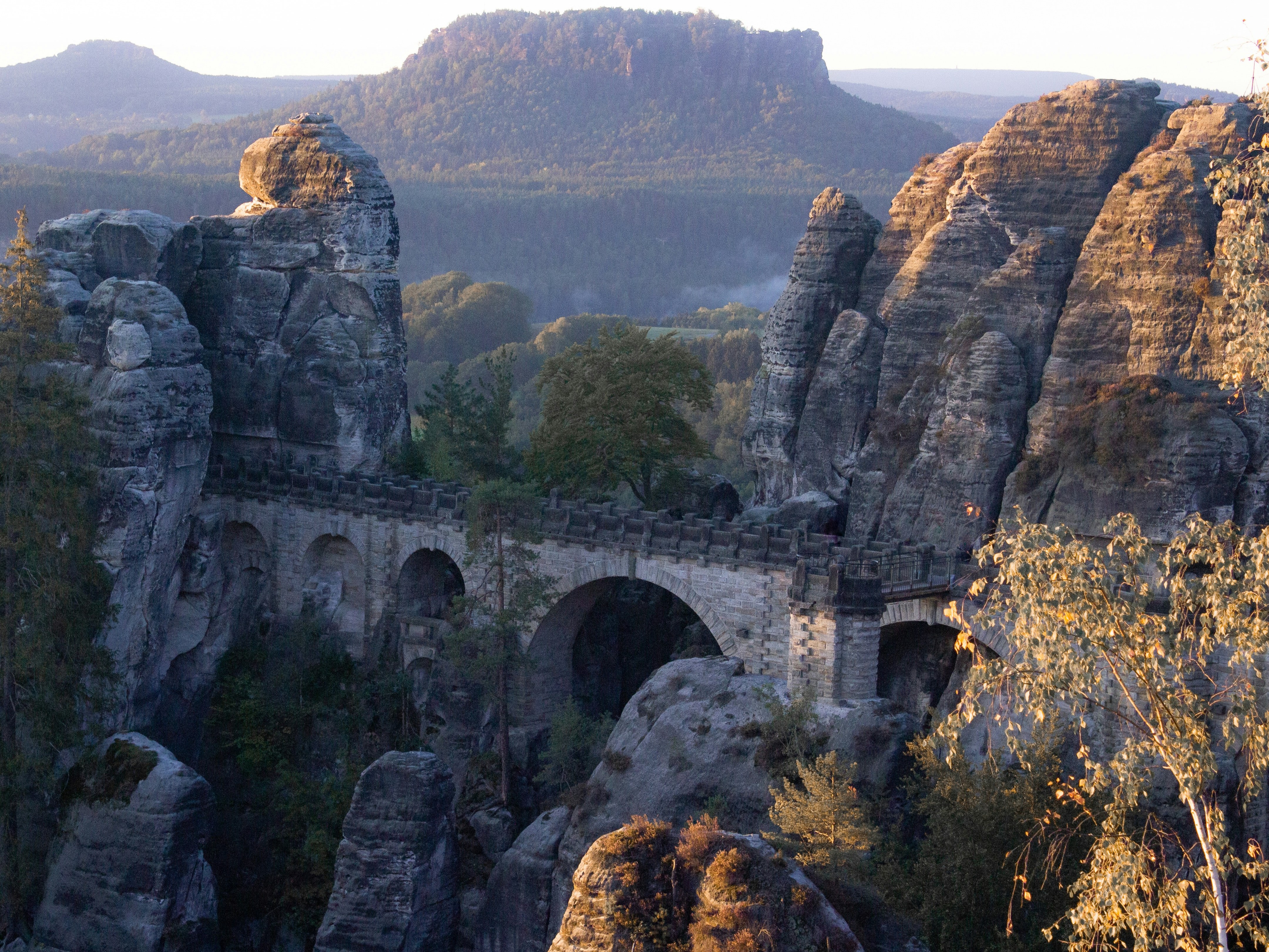 Die Basteibrücke in der Sächsischen Schweiz.