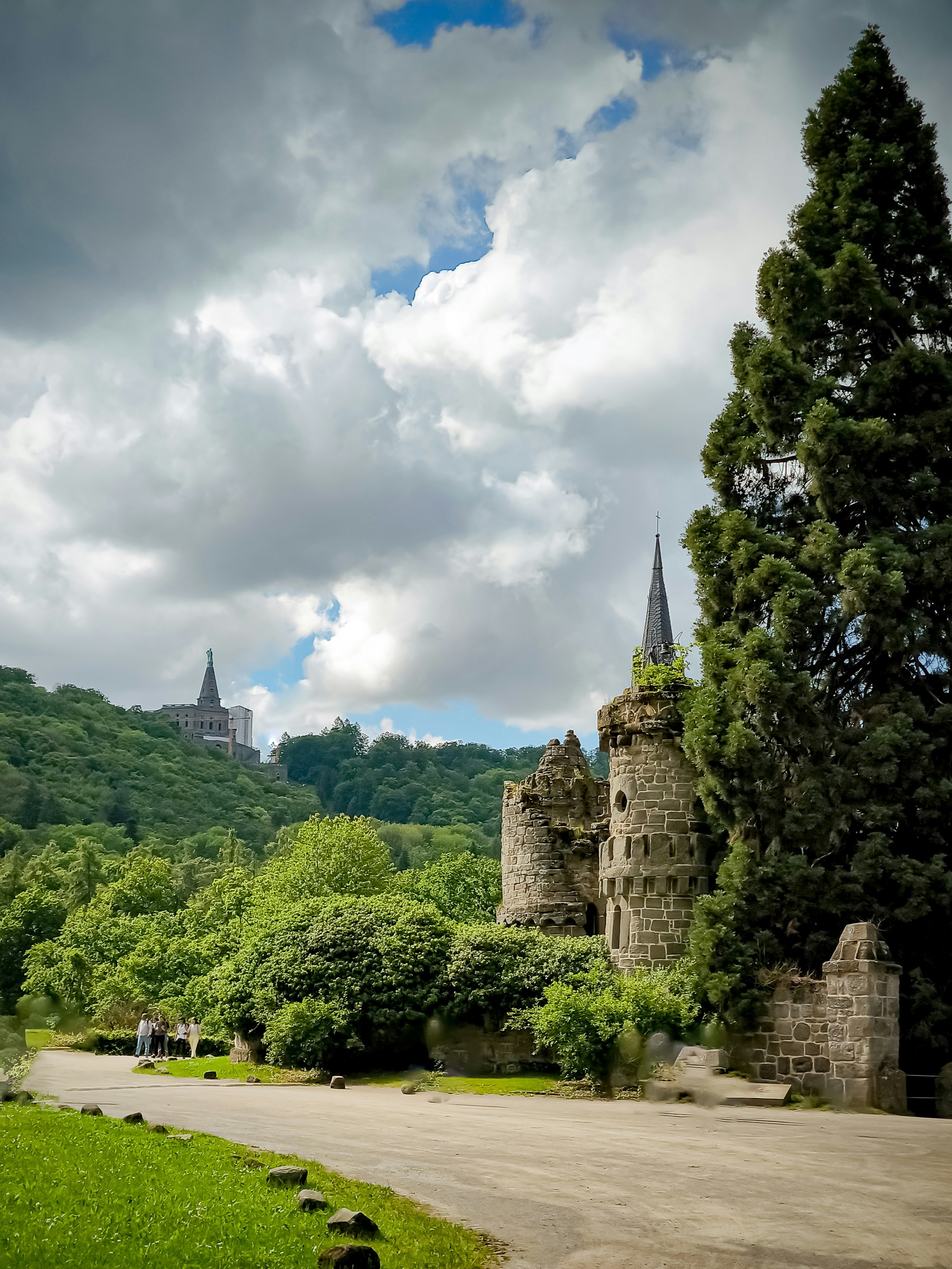 Ein gemütlicher Weg zum Spazieren.